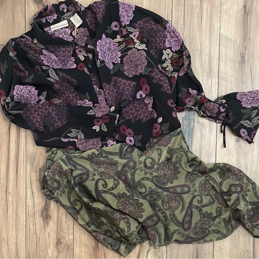 Beautiful vintage button down Floral Blouse